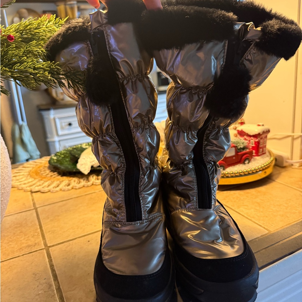 Pajar Women's Black and Silver Winter Boots